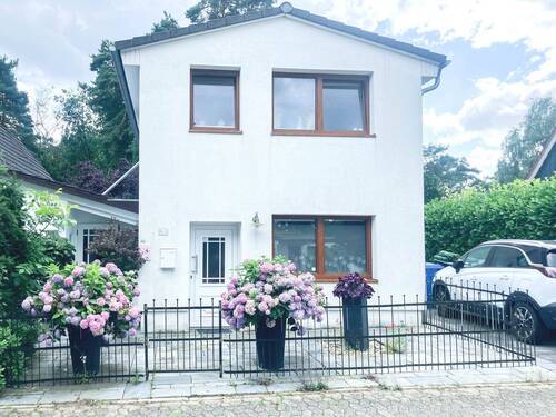 Eine kleine Garten-Villa - Modern angebaut, solide vermietet - Ihr Investment in Hanstedt