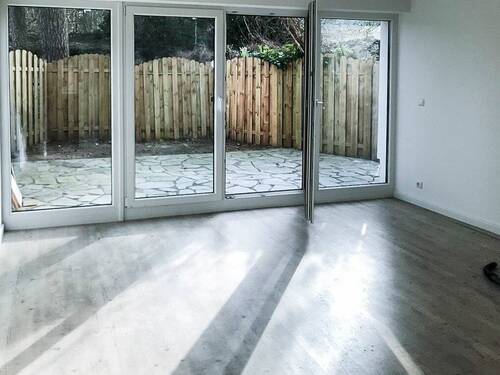 und einen großzügigen Wohnbereich - 