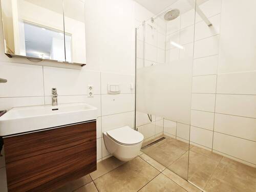 2. Bad mit Dusche - 