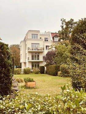 Rückwärtige Ansicht - Moderne, neuwertige 4-Raum-Wohnung mit. lux. Innenausstattung, Balkon, EBK und weiteren Extras