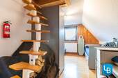 ...mit Treppe zum Spitzboden - 