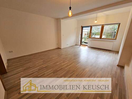 Helles Wohn-Esszimmer - 3 Zimmer Reihenmittelhaus zum Kaufen in Bremen