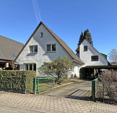 Strassenansicht - 6-Zimmer-Haus direkt am grünen Park