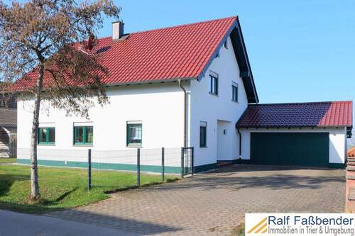 www.fassbender-immobilien.de - Osburg, freistehendes u. gepflegtes Einfamilienhaus mit Garten u. Doppelgarage.