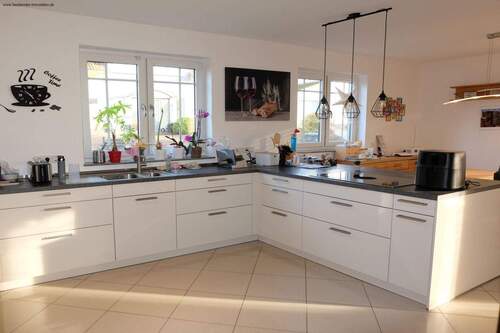 offene Küche, Einbauküche kann übern. werden - 4 Zimmer Einfamilienhaus in Osburg