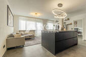 Wohnbereich und Einbauküche - 3 Zimmer Etagenwohnung in Stuttgart / Untertürkheim