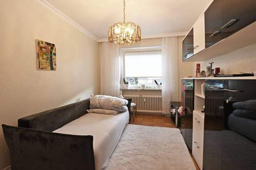 eines der weiteren Zimmer auf der Balkonseite - 