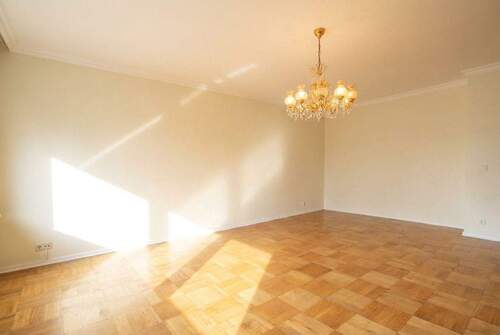 großzügiger Wohn- und Essbereich - 