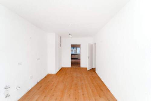 Küche - Provisionsfrei kaufen: Kernsanierte 2-Zimmer-Wohnung mit Option zur Zusammenlegung auf einer Etage