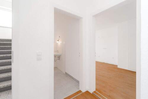 Zugang Bad + Küche - 2 Zimmer Etagenwohnung in Mannheim