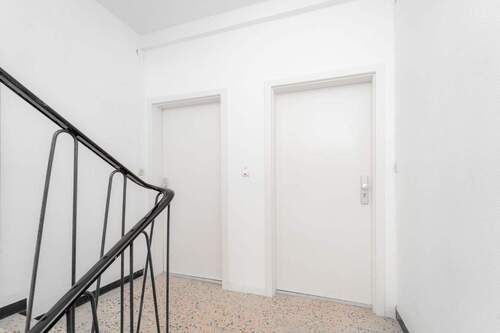 Zugang zu Whg. 1 + 2 - 