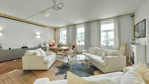 Das großzügige Wohnzimmer - 