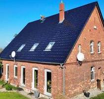 Vielseitig nutzbarer Dreiseitenhof mit Generationshaus, Einliegerwohnung und Nebengelass in Marlow!