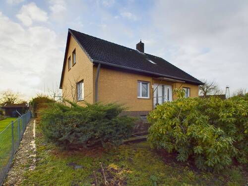 Hausansicht - Teilsaniertes Einfamilienhaus in Nienhagen auf 1263qm Grundstück