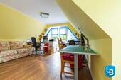 Individuell nutzbares Zimmer im Dachgeschoss - 