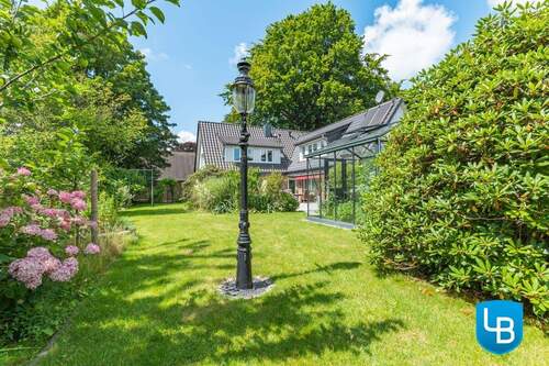 Blick in die Gartenanlage - 