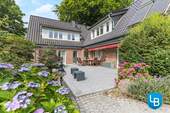Terrasse mitten im Grünen - Energieeffizientes Traumhaus mit toller Einliegerwohnung in Hamburg-Sasel