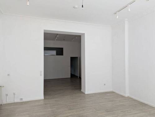 Blick vom 1. in den 2. Raum.jpg - 5 Zimmer Büro zum Kaufen in Berlin