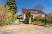 Hausansicht - Doppelhaushälfte mit weitläufigem Gartengrundstück in der Stadtrandsiedlung Malchow
