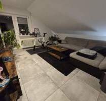 **VISTA Immobilien** Gemütliche Dachgeschoss-Wohnung mit modernem Wannenbad und Balkon - Dieburg