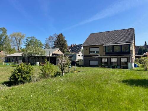 Garten - *Wieder verfügbar!* Einfamilienhaus mit Ausbaupotential und Vollkeller auf 1.900 m²- Grundstück