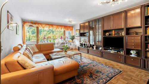 Wohnzimmer 1 - Großzügige 5-Zimmer-Wohnung mit zwei Loggien, Tiefgarage und Aufzug - Komfortwohnen mit Stil