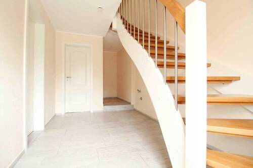 Eingangsbereich II - 3 Zimmer Reihenmittelhaus in Knorrendorf