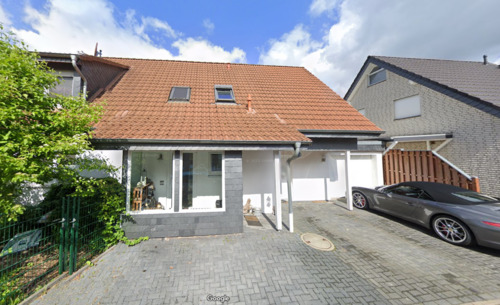 Google Haus vorne.png - 7 Zimmer Einfamilienhaus in Bielefeld