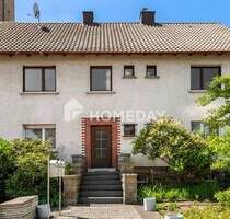 Charmantes MFH mit drei Wohneinheiten, 3 Garagen und Stellplätzen in attraktiver Lage von Neuhof