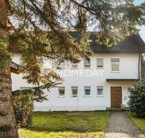 Großzügiges Zweifamilienhaus auf weitläufigem Grundstück - solide vermietet in ruhiger Lage - Zenting