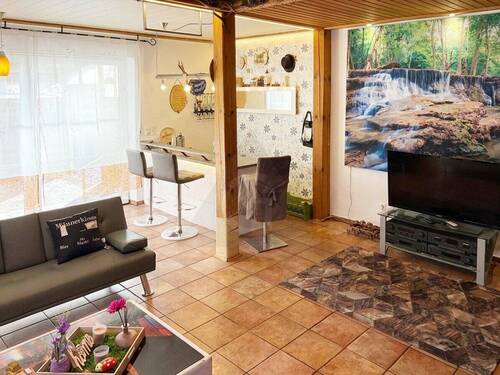 Wohnzimmer mit Bar - 8 Zimmer Einfamilienhaus in Westoverledingen