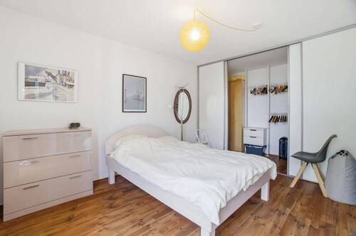 Schlafzimmer mit begehbarem Kleiderschrank - 