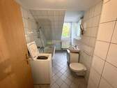 Tageslichtbad mit Badewanne + Waschmaschine - 