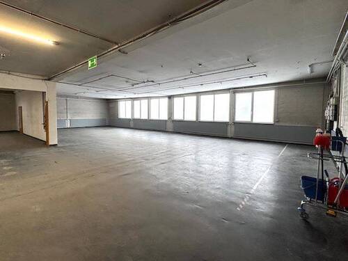 Halle innen 2 - 