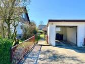 Hausansicht mit Garage - 