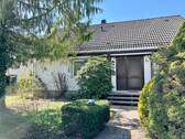 Hausansicht mit Gartenzugang - 