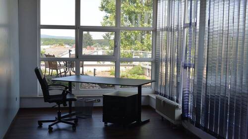Büroraum - Flexible Büros in Friedrichsdorf: 4 Arbeitsplätze oder Gesamtbüro - sofort