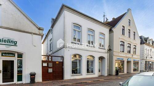 Außenansicht 1 - Schmuckstück mit Altbau-Charm mit praktischer Einliegerwohnung & Carports in zentraler Lage 