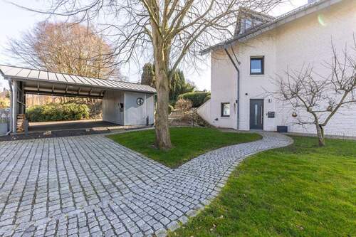 Carport und Eingang zum Souterrain - 