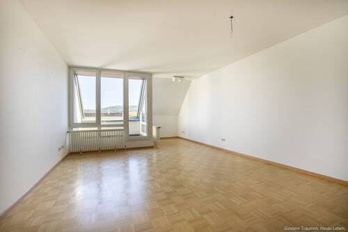 Wohnzimmer Bild 1 - 3,5-Zi-Dachgeschosswohnung mit Loggia und Blick auf das Münster in zentraler Lage von Bad Säckingen