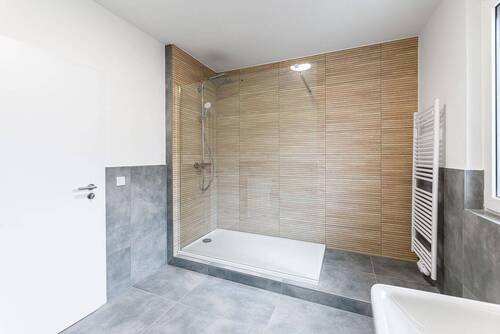 Die Dusche - 2 Zimmer Terrassenwohnung zur Miete in Nürnberg