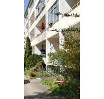 Provisionsfrei für Erwerber: freie Wohnung mit großem Süd-Balkon zum Garten hin, mod.-bedürftig - Berlin Westend