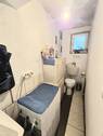 Toilette mit Dusche - 