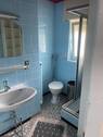 Bad mit Dusche und WC - 