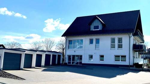 Mehrfamilienhaus mit Garagen - 1 Zimmer Mehrfamilienhaus, Wohnhaus zum Kaufen in Drolshagen / Scheda
