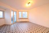 Wohnzimmer - Wohnen mit Aussicht - moderne 2-Zimmer Wohnung im ikonischen Romeo-Hochhaus in Stuttgart-Rot