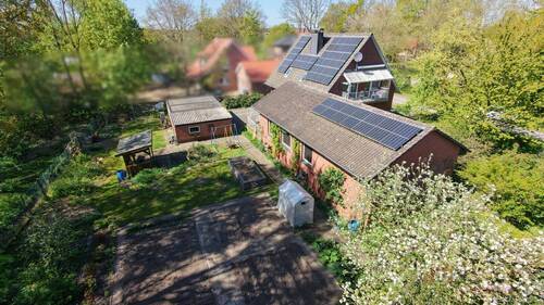 Luftaufnahme - IMMOBILIEN GUMNIOR präsentiert: großzügiges Einfamilienhaus im Außenbereich von Emsbüren