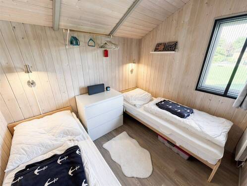 Schlafzimmer I - Mehrfamilienhaus, Wohnhaus mit 63,00 m&sup2; in Tönning zum Kaufen