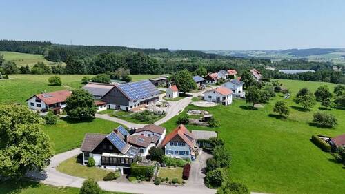 Drohne - 7 Zimmer Mehrfamilienhaus, Wohnhaus in Bad Wurzach