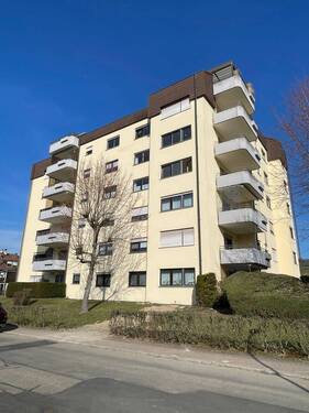 Hausansicht 1.JPG - Für Selbstrenovierer! 3-Zimmer-Wohnung mit großem Balkon, TG-Stellplatz in toller Lage in Steinen